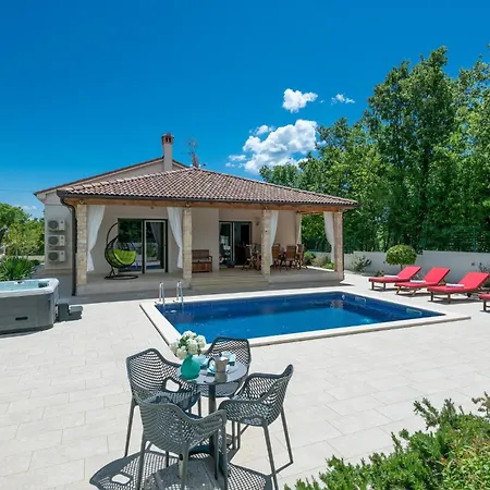 2 Bedroom Amazing In Hébergement de vacances