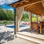 Pet Friendly In Barban